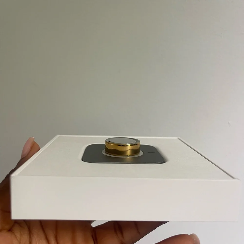 Oura Ring 4 Gold Finish - Packaging Shown